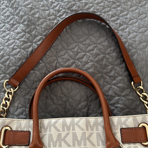 Michael Kors Hamilton Bag - Picture 6 of 7
